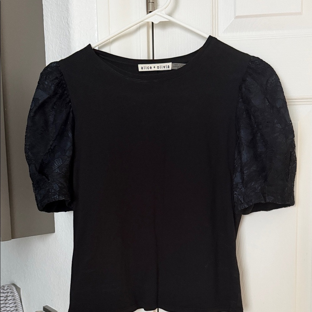 Alice + Olivia Black Short Sleeve Tee with Lace Puff Sleeves